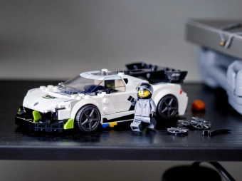 lego-76900-05.webp