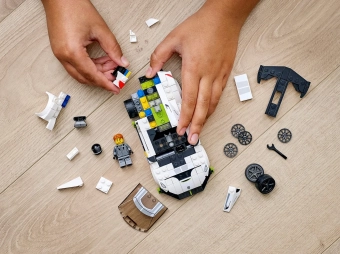 lego-76900-09.webp