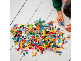 lego-11021-08.webp